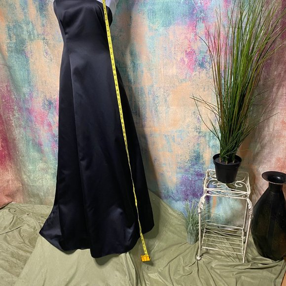 πTimeless & Elegant Black & White Gown - Prom - Formal - Wedding - Picture 9 of 14